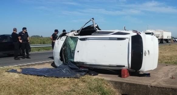 Accidente en la autopista Rosario-Santa Fe: un auto volcó y dejó una víctima fatal | Rosario y la región