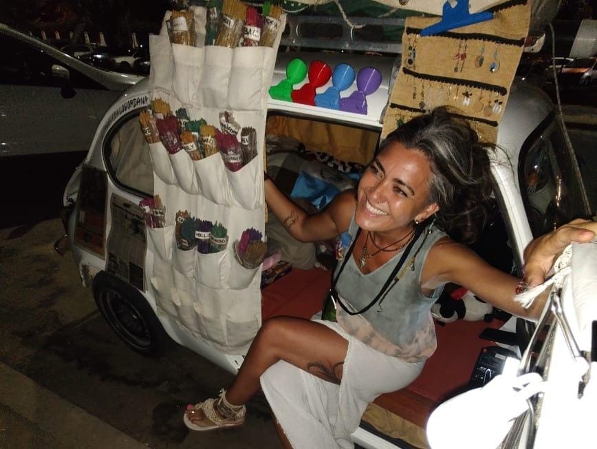 Un “fitito” convertido en motorhome: Daniela viaja hacia México con un sueño sobre ruedas | Rosario y la región