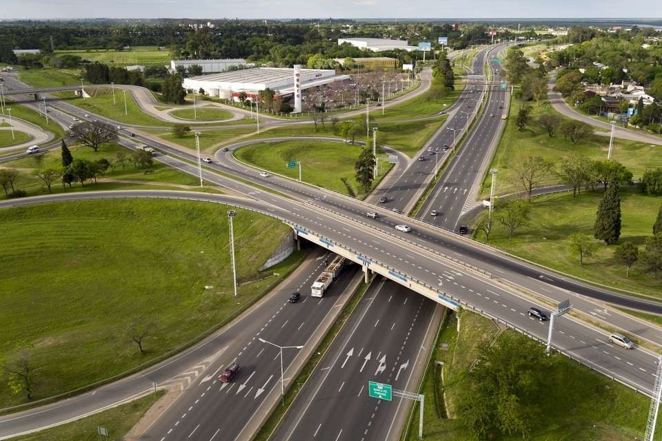 Un colectivo de larga distancia que ingresaba a Rosario sufrió un violento robo: un pasajero resultó baleado | Rosario y la región