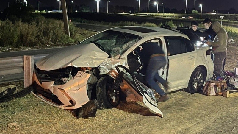 Siniestro en la AO12: mala maniobra causa violento choque contra un camión | Rosario y la región