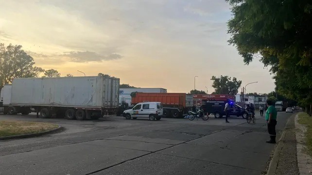 Falleció un motociclista tras chocar con un camión en Villa Gobernador Gálvez | Rosario y la región