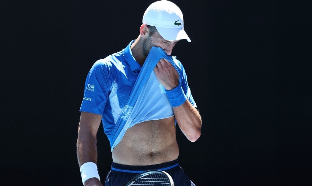 Djokovic abandonó la semifinal del Abierto de Australia lesionado y entre silbidos | Deportes