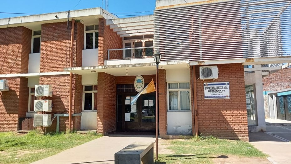 Santo Tomé: lo esposaron a un banco de la comisaría, escapó y es intensamente buscado | Información General