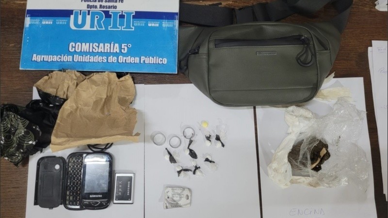 Intentaron pasar droga a presos en una comisaría y quedaron detenidas | Rosario y la región