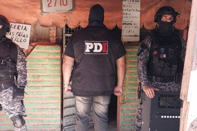 Operativo contra el microtráfico: seis detenidos y secuestro de drogas | Rosario y la región