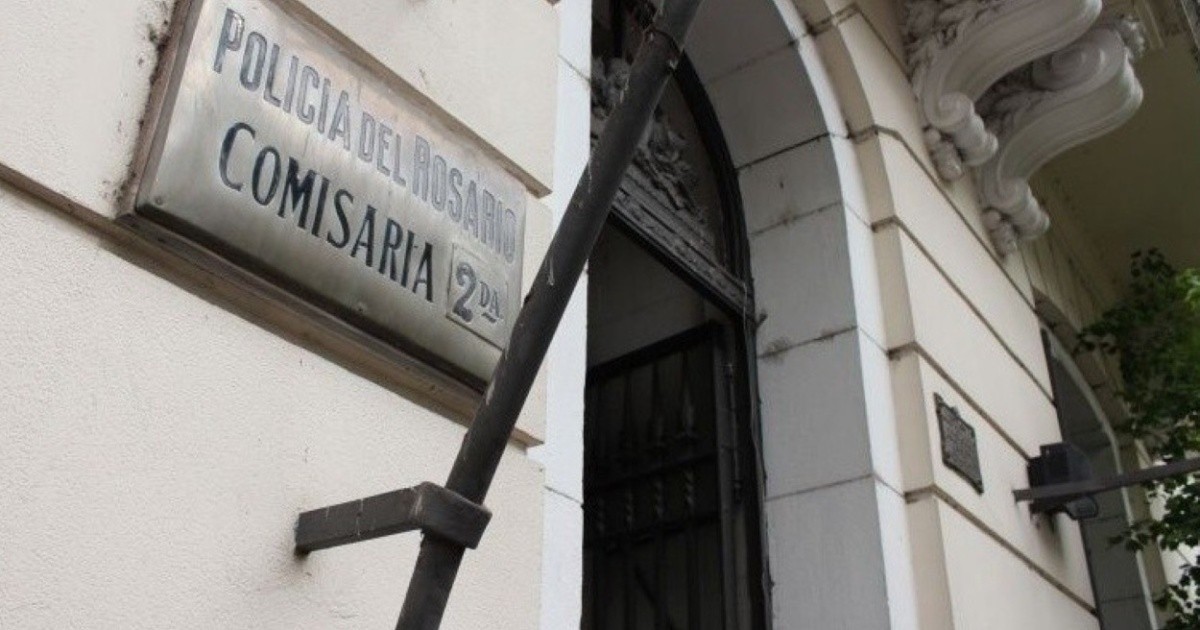 Robó en el centro,se cayó mientras escapaba de la policía y tuvieron que trasladarlo al hospital | Rosario y la región