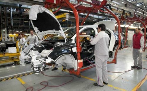 Suspenden el impuesto interno del 20% y reduce alícuotas para vehículos y embarcaciones | Política y Economía