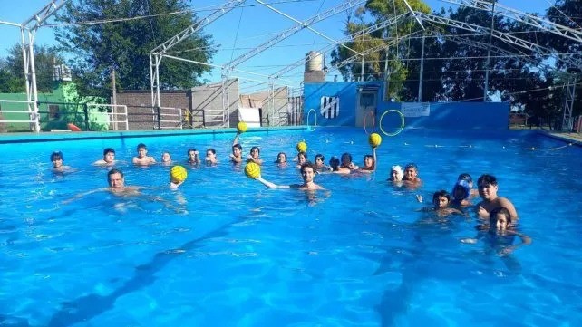 Waterpolo social y recreativo: deporte e inclusión en los barrios | Rosario y la región