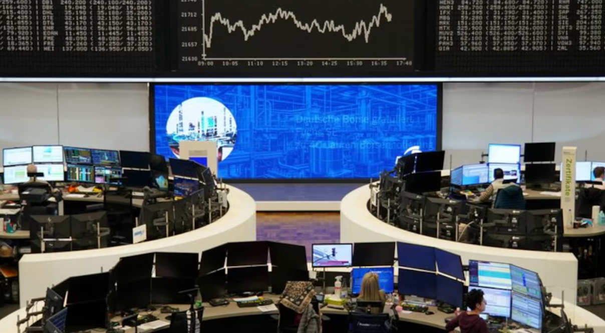 Fuertes caídas en los mercados por la guerra comercial lanzada por Trump | Política y Economía