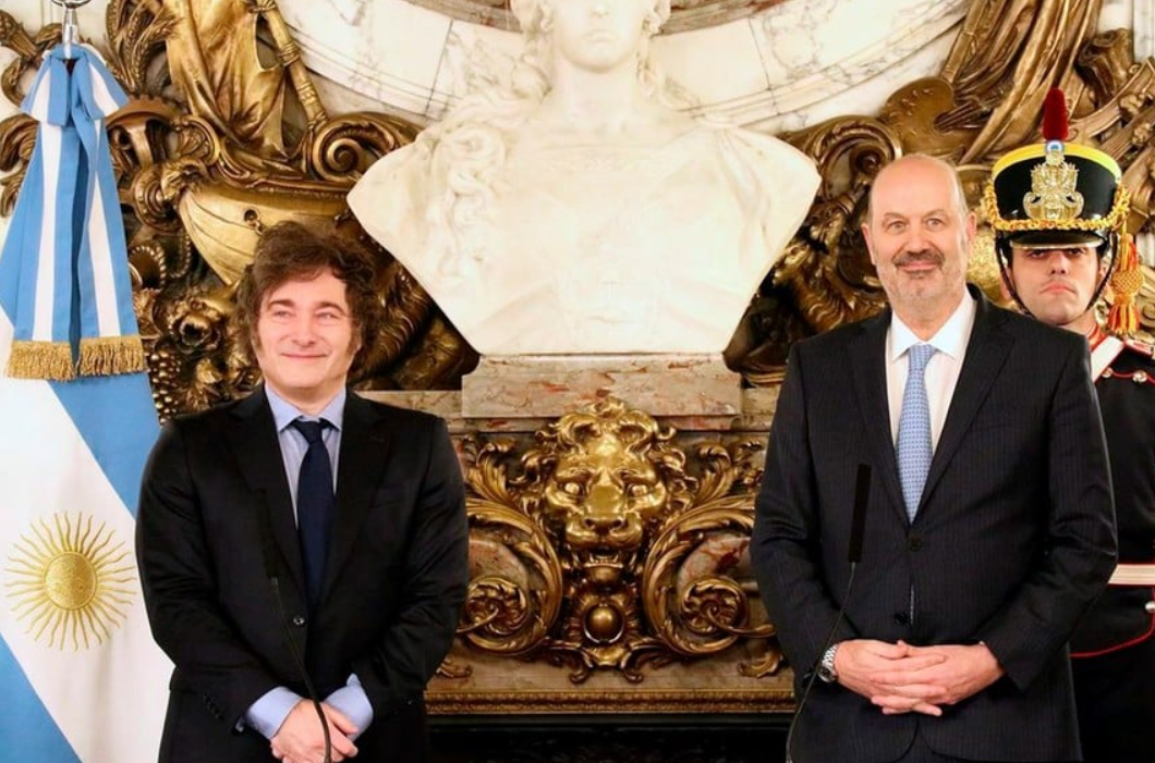 El Gobierno prepara otro mega decreto con cierres y fusiones en organismos del Estado | Política y Economía