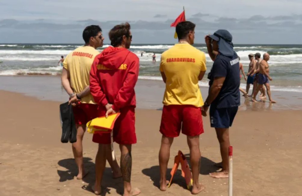 Punta del Este: un turista argentino golpeó a un guardavidas que había rescatado a su hijo | Información General