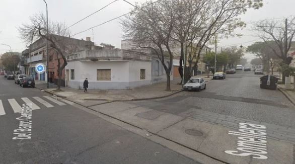 Un policía fue baleado por motochorros en Parque Chacabuco y está en estado reservado | Información General