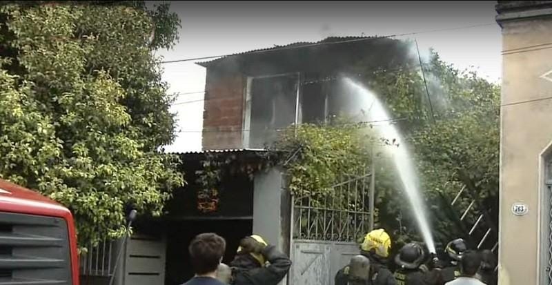 Un incendio devastó una vivienda: un hombre herido y pérdidas materiales totales | Rosario y la región