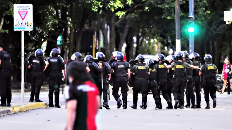 Disturbios y tensión en las afueras del Coloso tras la derrota | Rosario y la región