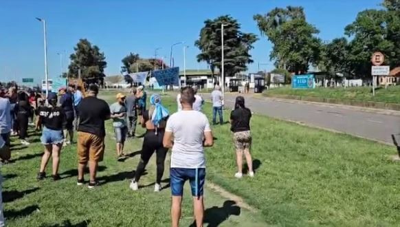 Familiares de oficiales de la Policía Bonaerense marcharon por mejores sueldos y denunciaron precarización laboral | Información General