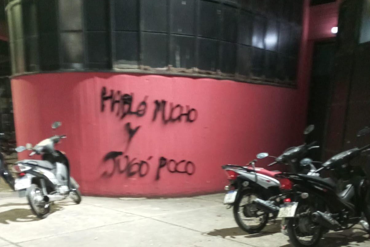 Críticas a Maxi Rodríguez: pintadas contra el ídolo en medio de la crisis de Newell's | Rosario y la región