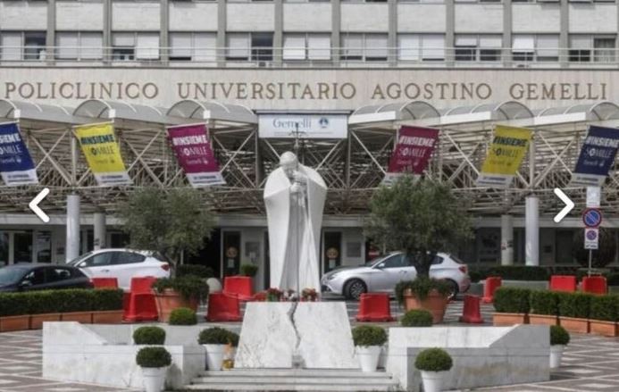 El papa Francisco se levantó y desayunó “en el sillón” | Internacionales