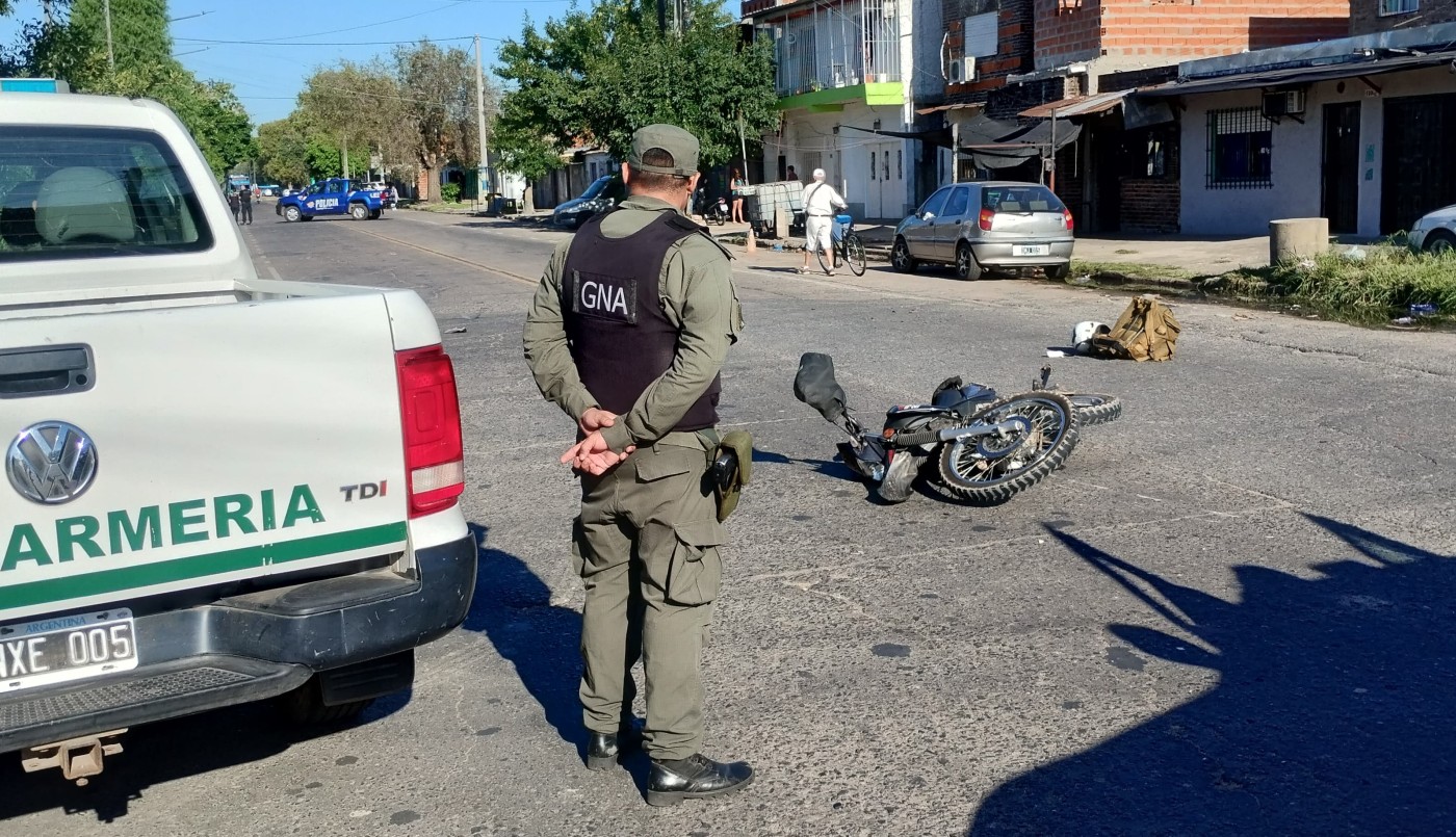 Grave siniestro vial: un gendarme resultó herido tras chocar contra un auto | Rosario y la región