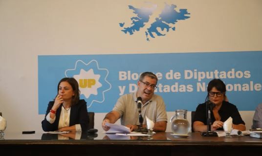 Unión por la Patria formalizó el pedido de juicio político contra Milei | Política y Economía