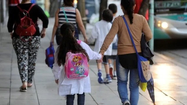 Arranca el ciclo lectivo en medio del paro docente: el gobierno asegura escuelas abiertas | Rosario y la región