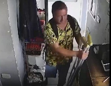 Ladrón en muletas: quedó detenido por robar en una estación de servicio | Rosario y la región