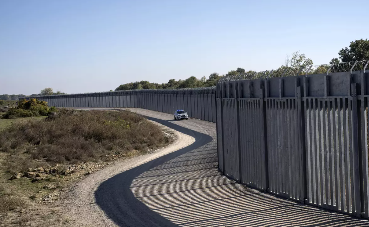 Turquía levantará un muro en su frontera con Grecia para frenar la llegada de inmigrantes | Internacionales