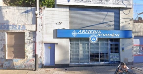 Atacaron a tiros la casa de dos detenidos por el mercado negro de armas de Rosario | Rosario y la región