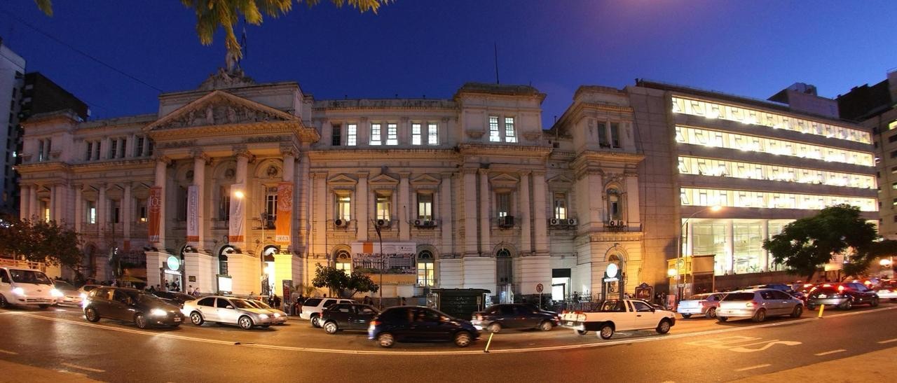 Implementan chatbots educativos entrenados para innovar en los métodos de enseñanza y aprendizaje de la UBA | Información General