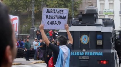 Jubilados y sectores opositores vuelven a marchar al Congreso, tras los disturbios de la semana pasada | Política y Economía