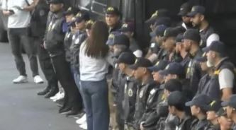 Victoria Villarruel saludó a efectivos de la Policía apostados en las inmediaciones del Congreso | Política y Economía