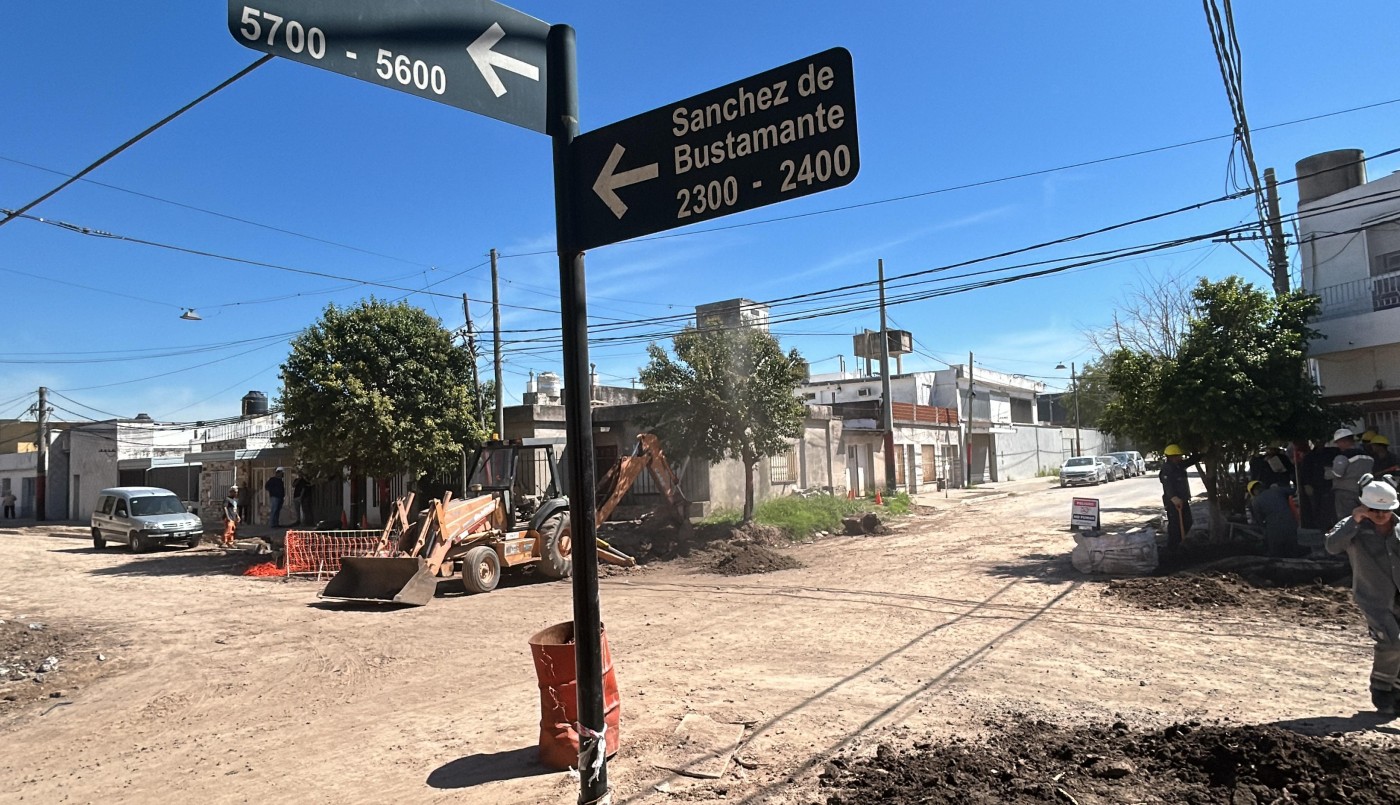 Impactante fuga de gas: una retroexcavadora rompió caños | Rosario y la región