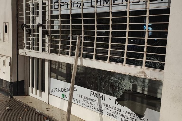 Entraron a robar a una óptica, los descubrieron y fueron detenidos | Rosario y la región