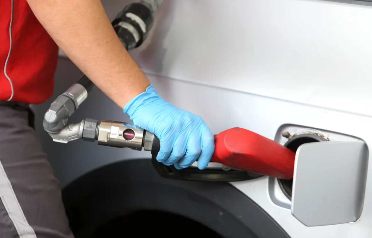 La venta de combustibles suma 15 meses de caída | Política y Economía