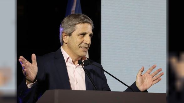 Caputo anunció que Argentina recibirá U$S 20.000 millones del FMI | Política y Economía