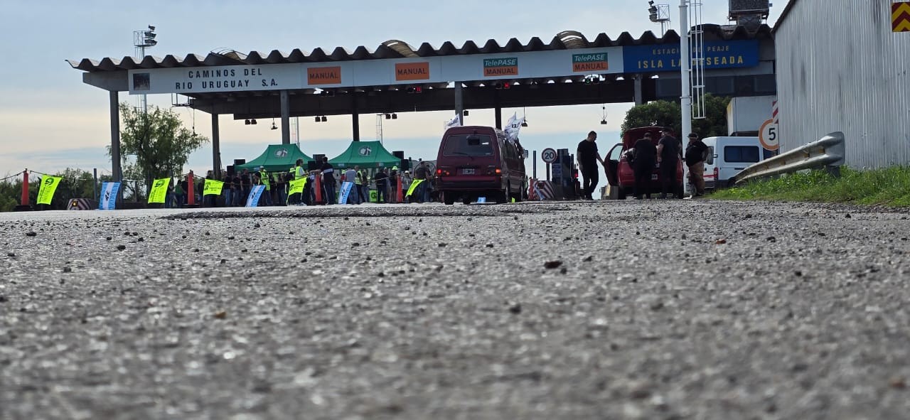 Trabajadores de peajes se movilizan en defensa de 500 puestos laborales en riesgo | Rosario y la región