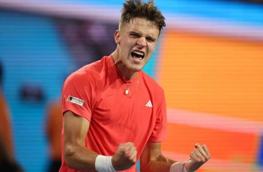 Jakub Mensik sorprendió a Novak Djokovic en la final y se quedó con el Masters 1000 de Miami | Deportes