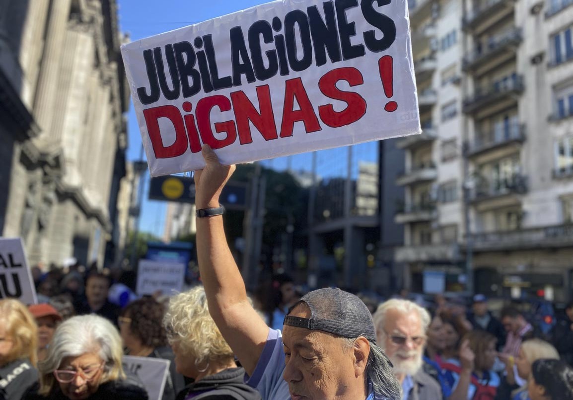 Marcha de jubilados: los gremios de la CGT se movilizaron al Congreso en la previa del paro general | Información General