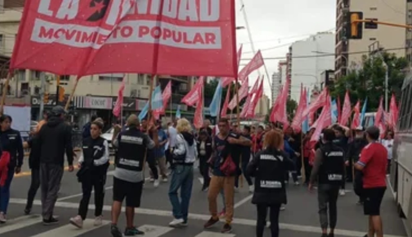 Tensión en Avellaneda: la policía busca impedir un corte en Puente Pueyrredón | Información General
