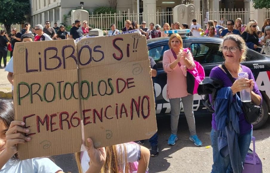 Ruidazo en la escuela: familias exigen sacar a los presos de la comisaría 15 | Rosario y la región