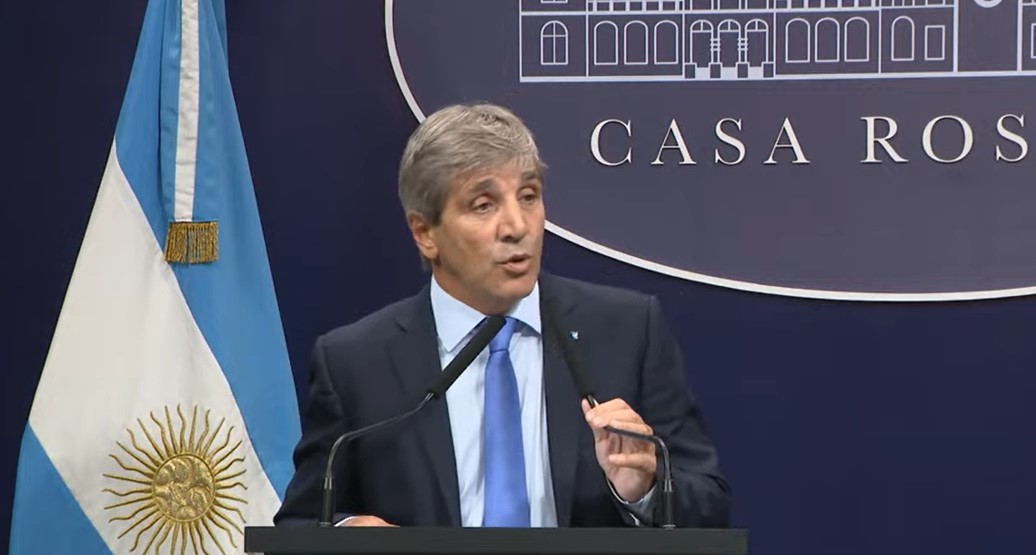 El Gobierno levanta el cepo cambiario y el dólar oficial flotará entre $1.000 y $1.400 | Política y Economía