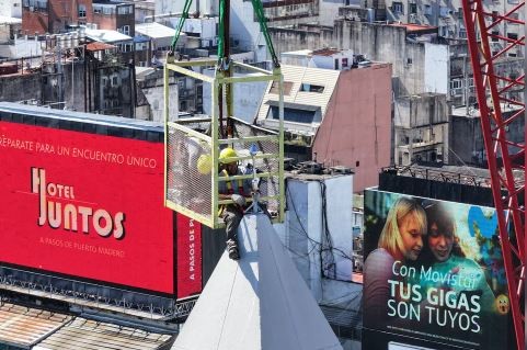 Después de casi un siglo, cambiaron el pararrayos del Obelisco | Información General