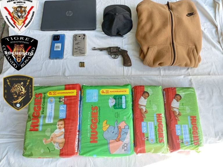 Una mujer y tres hombres fueron detenidos por robar un comercio en zona noroeste | Rosario y la región