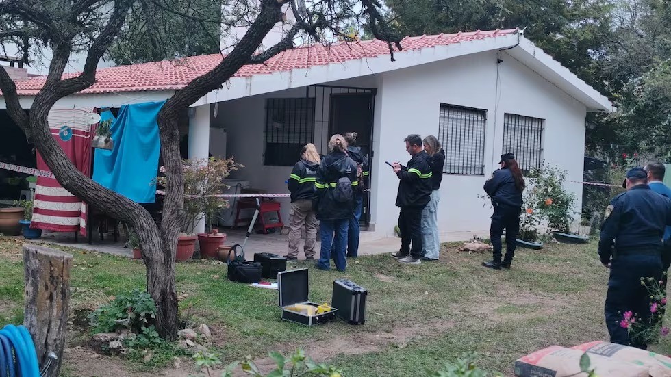 Asesinaron a una mujer rosarina en Los Reartes: investigan un posible femicidio | Rosario y la región