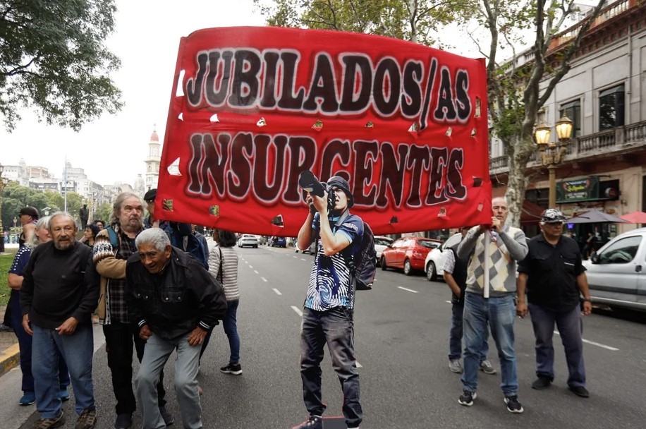 Marcha jubilados: otra vez incidentes entre los manifestantes y la policía | Información General