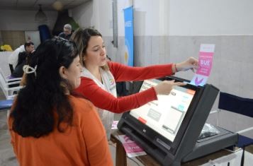Elecciones porteñas 2025: Reclaman visibilidad de las mujeres en la Boleta Única Electrónica | Política y Economía