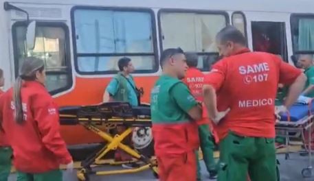 Choque entre un micro escolar y un camión: 14 menores heridos | Información General