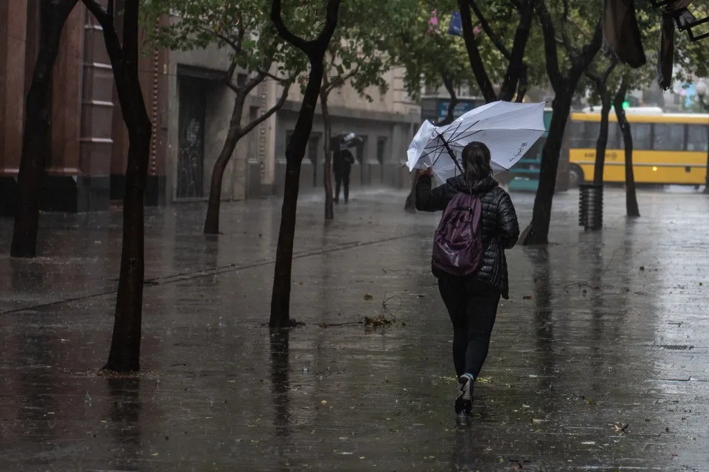 Tiempo en Rosario: se esperan tormentas fuertes para el cierre del fin de semana largo | Rosario y la región