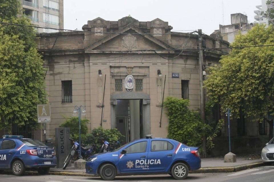 Un grupo de mujeres iniciaron un incendio en una comisaría de Santa Fe | Información General