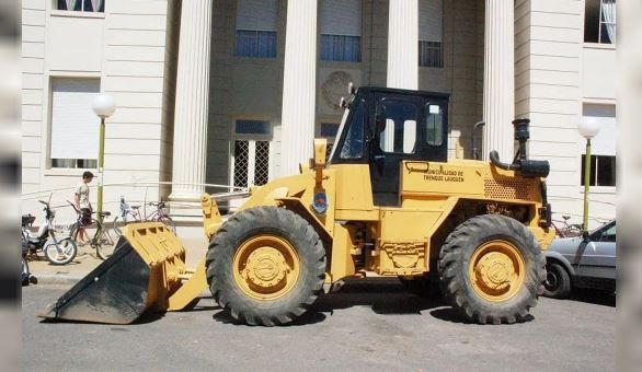 Chocó contra una máquina vial estacionada en contramano y perdió un embarazo: condenaron al municipio | Información General