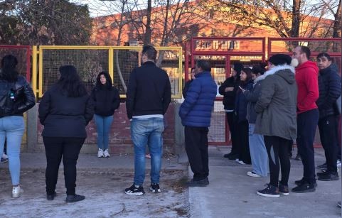 Neuquén: un alumno de 12 años llevó un arma y apuntó a niños de cuarto grado | Información General